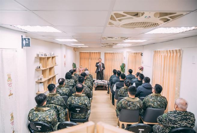  國防部副部長柏鴻輝主持「金門地區心輔暨保防工作座談」。（軍聞社記者吳柏融攝）