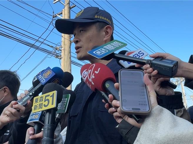 全联超市位在台中市大肚区沙田路的仓储惊传酿9死8伤火警，火灾调查科技正粘国泰20日说，初步了解，现场有金属切割作业产生火花，可能造成PS版起火，今日进一步现勘确认。（潘虹恩摄）