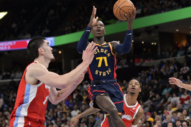 薛洛德准备切入上篮。(美联社)