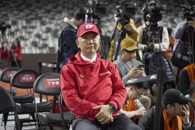 味全龙季后大有斩获，灭顶发起人感谢魏应充。（图／味全龙提供）