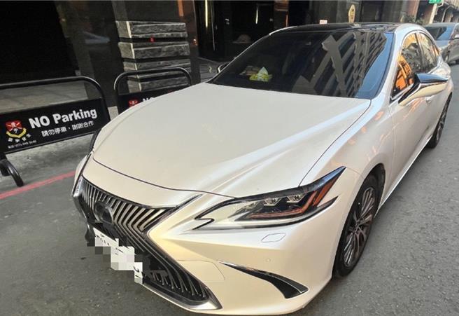 警方查扣收水手的名車。 （翻攝照片／洪靖宜高雄傳真）