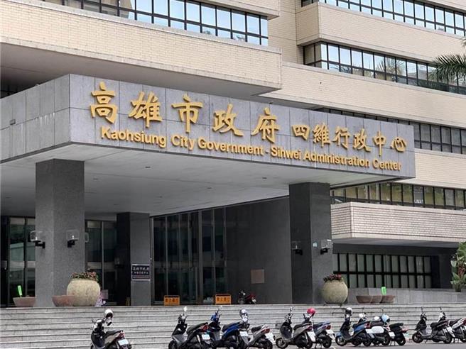 蔡姓男子不滿到高雄市政府抗議被警方攔下，挨罰6千元，提起抗告後，法官認定警方執法片面揣測，判撤銷罰單。（本報資料照片／郭良傑高雄傳真）