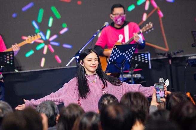 徐若瑄日前替医疗人员献唱。（癌症希望基金会提供）