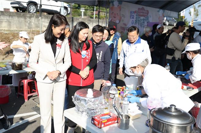 「2024投出新猪味－创意料理商品设计邀请赛」20日、21日在南投猪事文化园区登场，南投县长许淑华等人到场关心。（南投县政府提供／杨静茹南投传真）