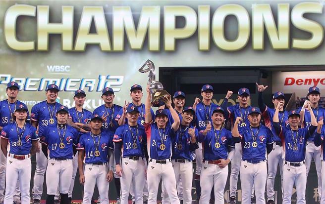 高雄市府邀请设籍于高雄的李凯威、张政禹、高雄出身的陈晨威、黄子鹏，以及台钢雄鹰队的陈柏清与民眾相见欢，并邀请高雄三级棒球学校球队参加。（本报资料照片）