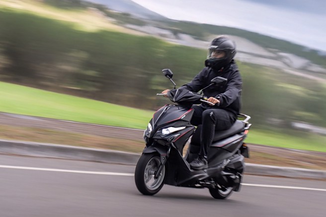 KYMCO RTS R 165搭载统规赛规格动力心臟，最大动力输出高达16.3ps/1.5kgm（综效马力达16.8ps），0-100m加速只要7.2秒，性能强悍。（吴松翰摄）