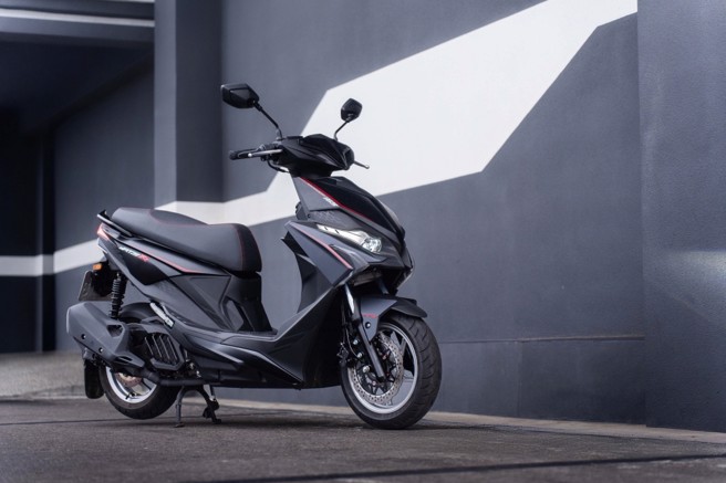 RTS R 165造型源自马地表最速猛禽Falco，拥有更具侵略性的造型。（吴松翰摄）