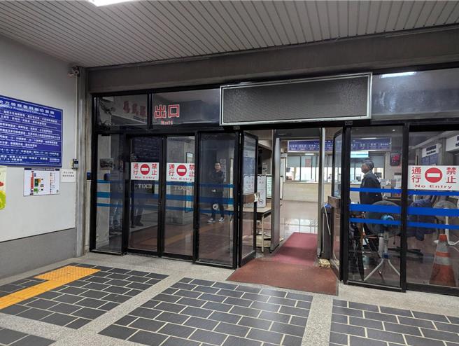 全联超市位在台中市大肚区沙田路的仓储昨传火警，酿9死8伤惨剧，台中地检署20日陆续约询营造厂商与现场施工人员等19人到案。（民眾提供／潘虹恩台中传真）