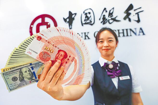 美國聯準會年內第3次宣布降息，19日人民幣兌美元即期匯率盤中一度下跌至7.2996，創下去年11月初以來新低。（中新社）