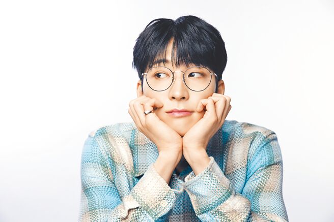 SEVENTEEN成员全圆佑成为眼镜品牌JINS的代言人。（JINS提供）