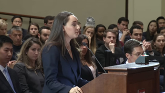 哈佛法律系學生激辯到昏倒「醒來繼續辯論」 法官回一句全場鼓掌