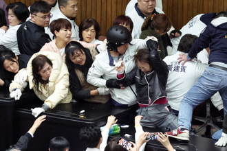 「金门坦克」发威！ PK多名绿委陈玉珍曝伤势：牺牲是值得的