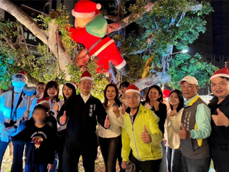 138歲榕樹爺爺重生！歷經風災 與社區民眾慶耶誕