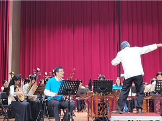 跨校合作！永和國中、新和國小國樂團發表 教育局長上台合奏