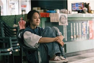 韓寧甩優雅氣質開腿釣蝦成女同志 父親看完戲「形象有點不太好」