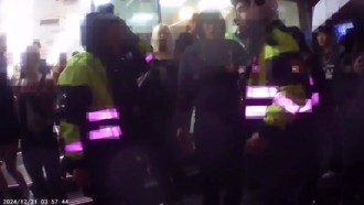 信义区超商爆衝突！「咖哩饭」摔地上 警到场平息纠纷