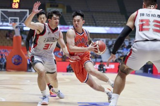 PLG》不给钢铁人开胡！卢峻翔延长赛发威助领航猿留胜