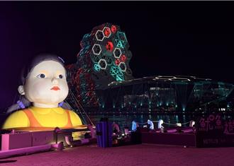 《魷魚遊戲》英熙娃娃尬台藝術家Moi氣球裝置  周末到高雄玩一波