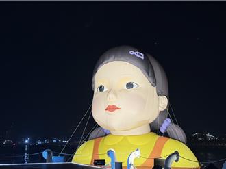 11万人挤爆高雄抢看「英熙娃娃」！ 600台无人机灯光秀超吸睛