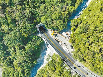花莲 中断8月 苏花下清水桥通车