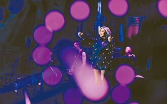 阿妹興奮彩排到深夜