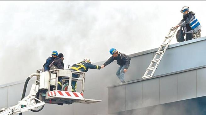 台中仓储大火酿成9死憾事，主因为工程人员操作施工不当所致。（本报资料照片）