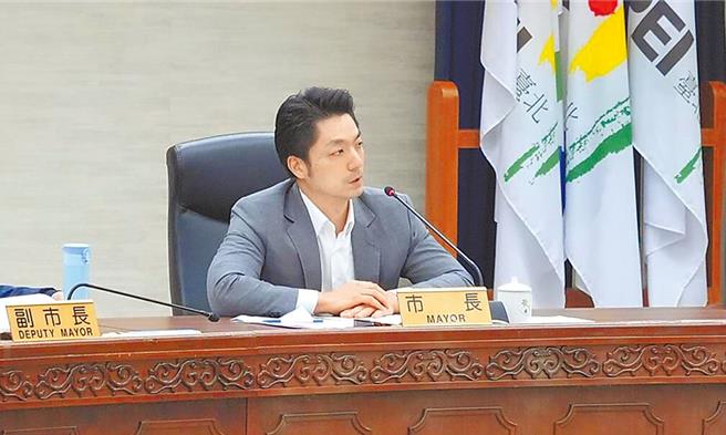 针对行政院宣布下学期停办国小「班班有鲜乳」政策，台北市长蒋万安表达遗憾，并表示即使面临执行上的困难，也不该停掉对的政策，反而应该想办法克服障碍。（台北市政府提供／丁上程台北传真）