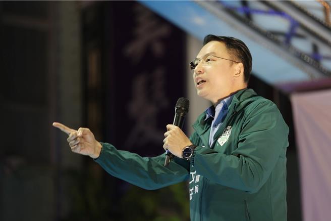 高雄市議員、民進黨高雄市黨部主委黃文益指國民黨立委柯志恩參與修財劃法，將造成高雄建設延宕。（黃文益提供／郭良傑高雄傳真）