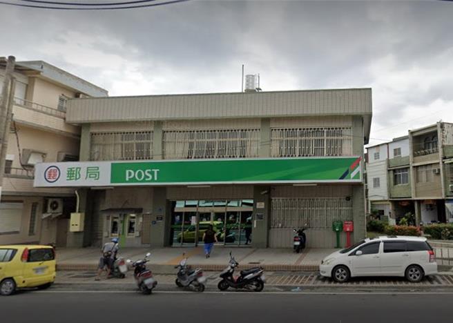 谢姓阿公为了还债，竟到邮局盗领孙子继承的遗产1400万元，被妻子和孙子控告侵占，高雄地院判刑2年4月。（示意图，本报资料图片／郭良杰高雄传真）