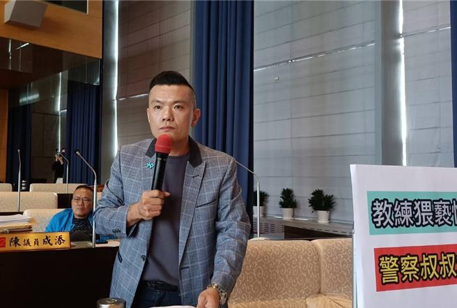 民眾党主席柯文哲辞党主席，引发小草同进退声浪，民眾党台中市党部主委江和树信心喊话。（陈淑娥摄）