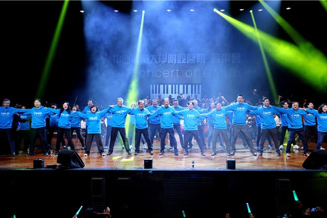 中国医药大学附设医院于中山堂举办「2024 Le Concert of CMUH音乐会」，让员工共享难忘的夜晚，为团队注入活力。（中国附医提供／冯惠宜台中传真）