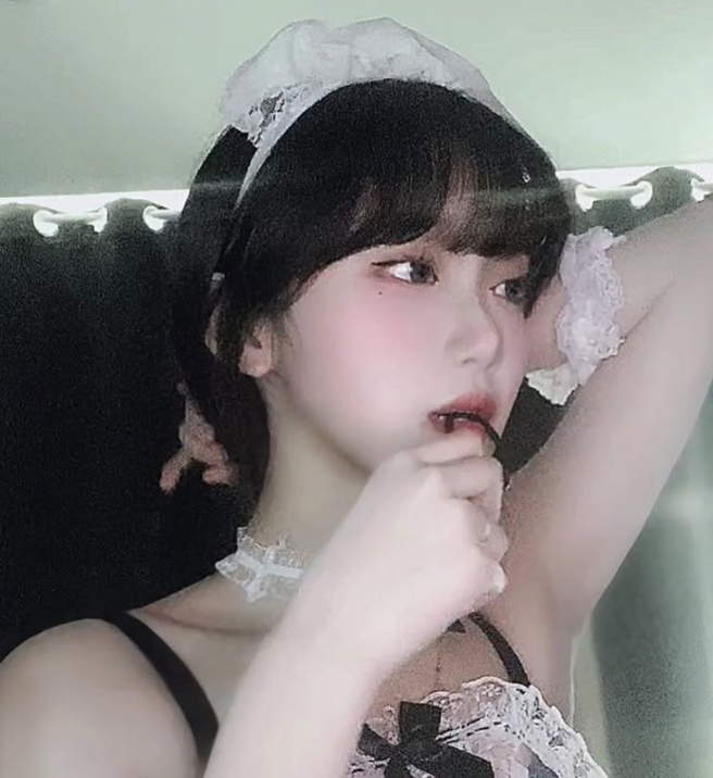 李珠珢过去穿女仆装辣照被挖出。（图／翻摄自 IG @my._.chuuu）