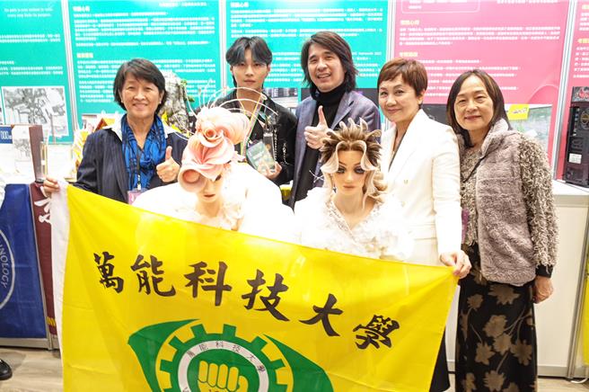 桃園市萬能科技大學時尚造型設計系大四同學謝翔宇，2023年時奪下台灣首座Ladies Prestige Gala菁英晚宴髮型世界金牌， 20日更榮獲第20屆技職之光的競賽卓越獎。（萬能科大提供／廖姮玥桃園傳真）