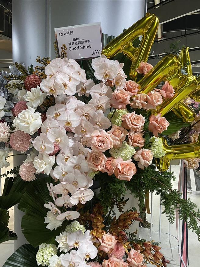 周杰倫送上花籃祝福。（許雅淳攝）