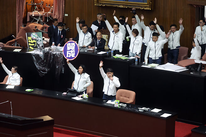 立法院會20日晚間三讀修正《財政收支劃分法》部分條文，依明年度中央政府預算案推估，中央得額外釋出約3,753億元給地方。圖／本報資料照片