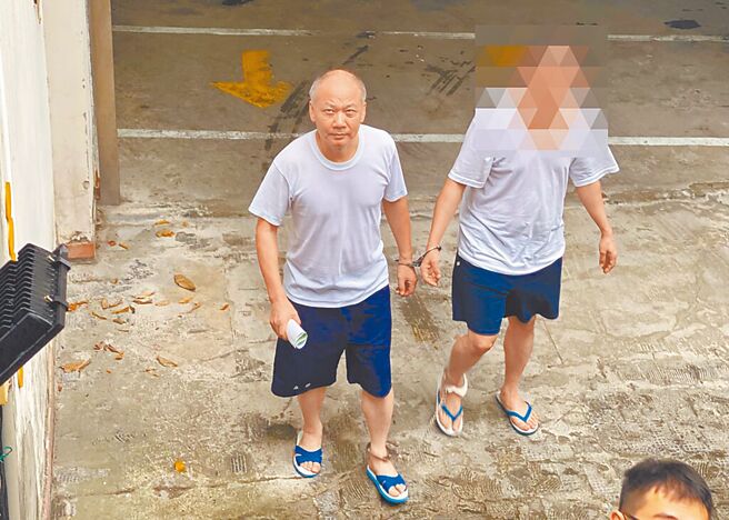 大陸前海軍潛艇艇長阮芳勇（圖左）偷渡來台，高院依違反入出國及移民法判刑8月。（本報資料照片）