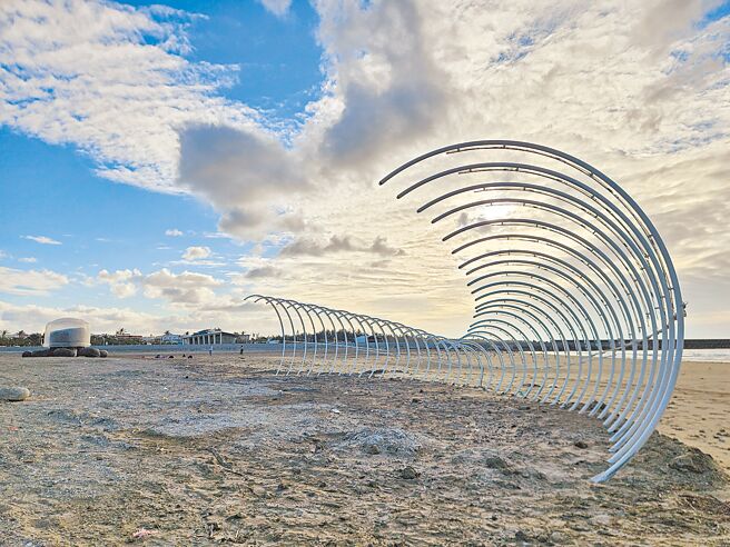 2024屏東落山風藝術季自12月20日至明年3月2日盛大登場，有19位海內外藝術家展出26組作品，共有5大展區，規模超越以往。（羅琦文攝）