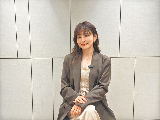 愛紗20日出席記者會，散發優雅氣質。（池宗玲攝）