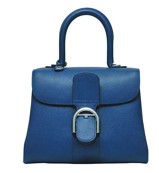 Delvaux Brillant PM迷人的安特卫普蓝相当抢眼，23万8900元。（Delvaux提供）