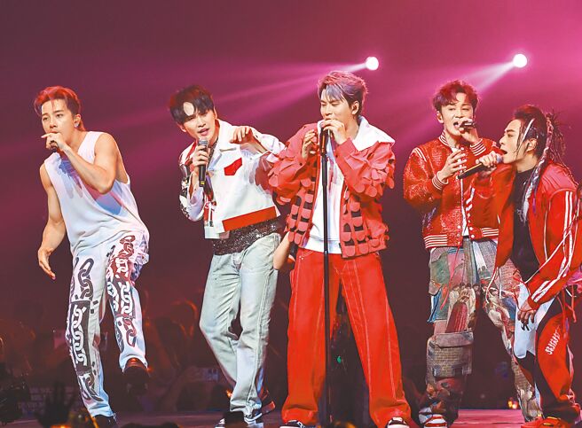 Energy時隔22年再合體，5人賣力唱跳新歌，默契十足。（資料照片）