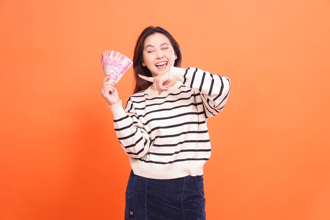 4生肖2025年意外之財從天降 屬豬冷靜才能保好運