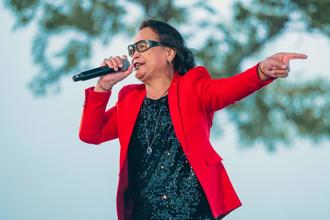 沈文程、羅文裕、Ozone「日不落」登場 六十石山頂寒風開唱