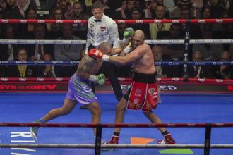 拳击》吉卜赛之王时代告终 重量级拳王乌席克再度打败泰森福瑞 