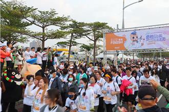 高捷蜜柑站長耶誕公益路跑 寵愛毛孩 逾2千人到場響應