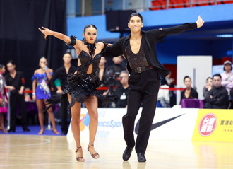 中正盃運動舞蹈賽》突破自我設計新舞步 林詠鉦／莊雅晴奪成人拉丁金牌