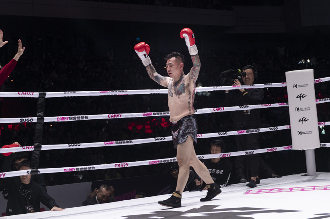 「亚洲统神」张嘉航和「蹦板」吕育铨21日进行拳战，最后由蹦板获胜。（图／锴睿国际提供）