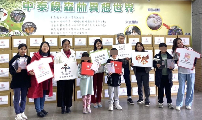 知名服飾品牌業者台灣UNIQLO發起「發熱衣送暖行動」，贈與偏鄉及弱勢學子逾5000件發熱衣。（教育局提供）