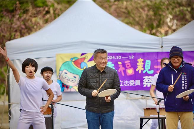 民进党立委蔡其昌指修法后对台中市不公平。（李京升摄）