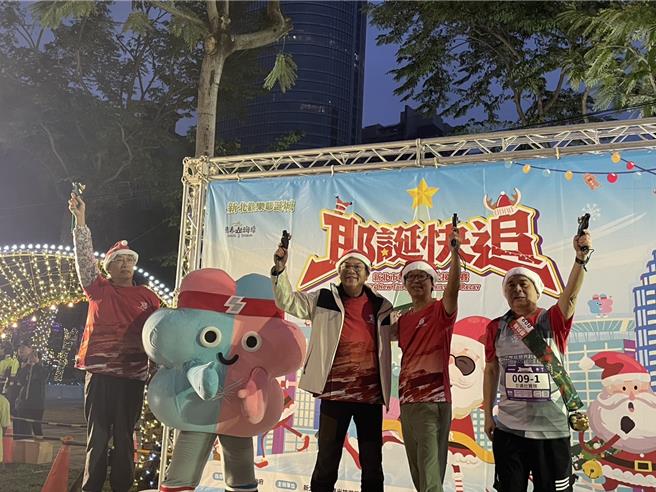 新北市副市长刘和然22日参加新北欢乐耶诞城马拉松赛事受访表示，新北市人均预算是六都最低，《财划法》通过，有助推动落实各项建设。（观旅局提供）