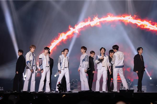 INFINITE带来一连串劲歌热舞嗨翻台下粉丝。（D-SHOW提供）